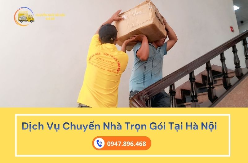 Nhân viên bê vác đồ đạc cẩn thận qua thang bộ