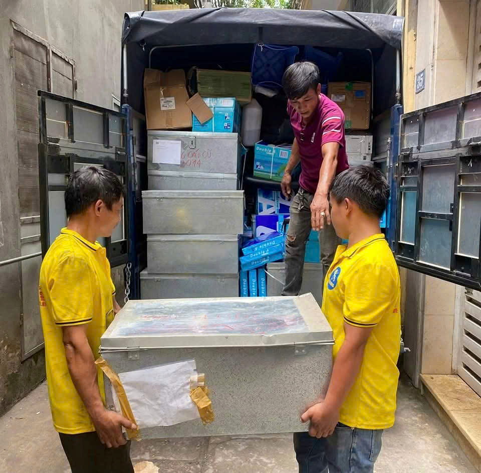 Bốc xếp đồ lên xe khi dùng Dịch Vụ Chuyển Nhà Trọn Gói Nam Từ Liêm, Hà Nội