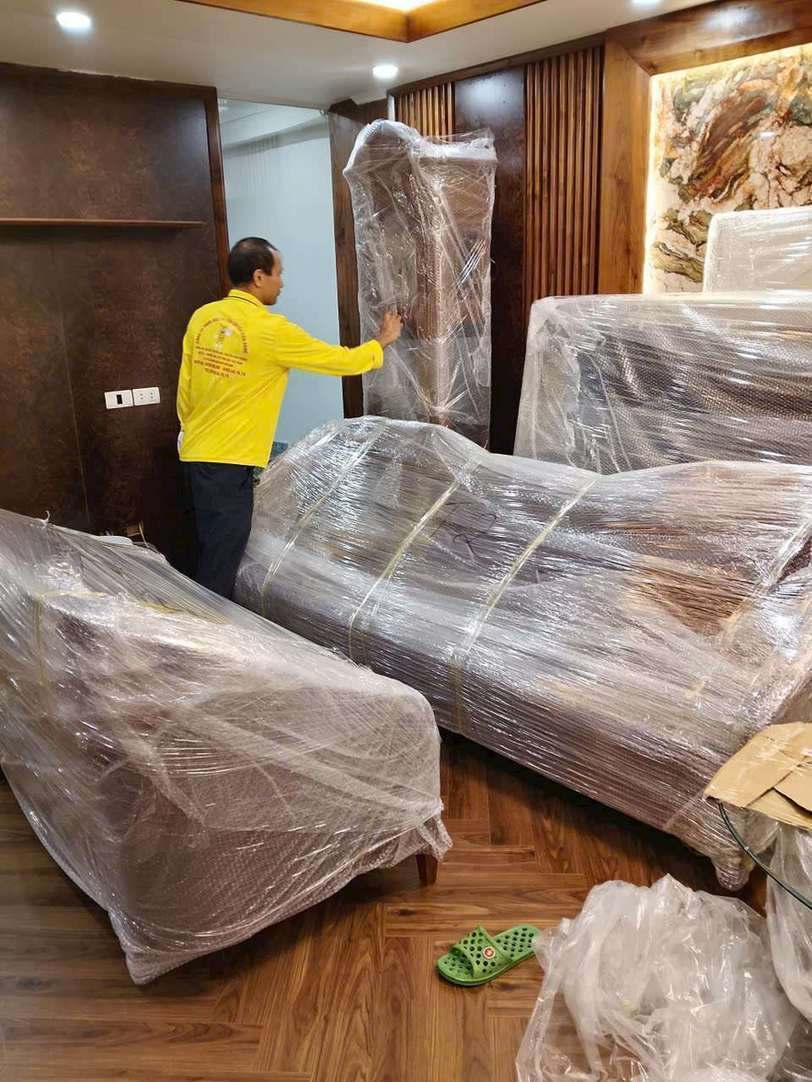 Bọc bảo vệ nội thất khi chuyển văn phòng